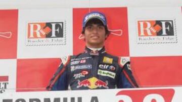 Sainz Jr. en el podio de Most.