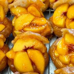 Famosa panadería en Los Angeles le da la bienvenida a las donas de durazno