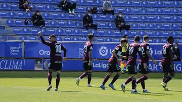 Iago Aspas celebra el segundo tanto del Celta en el campo de Mendizorroza contra el Alav&eacute;s. 