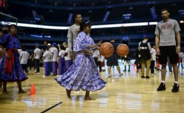 Excelente acogida para la NBA en Ciudad de México. Gran éxito antes, durante y después del partido en el primer partido oficial en suelo mexicano desde 1997. Howard, Harden, Wiggins... un día inolvidable para los aficionados mexicanos.