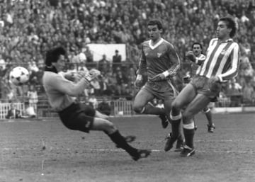 El portero brasile?o nacido en Sao Paulo, hijo de inmigrantes vascos, jug¨® en el conjunto bilbaino desde 1986 a 1990, jugando tambi¨¦n en la Real Sociedad, Osasuna y Espanyol.