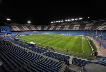 El Atlético de Madrid jugó a puerta cerrada el partido de fase de grupos de la Champions League contra el PSV. El partido acabó 2-1 con Simao y Maxi como goleadores.