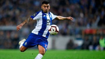 'Tecatito' Corona en la mira del Sevilla, Roma e Inter de Milán