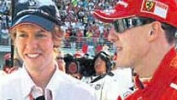 <b>¿SUCESOR? </b>Vettel, junto a Schumacher en un gran premio.