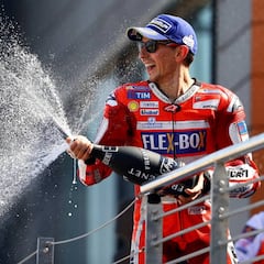 El jefe de Yamaha anima a Lorenzo a fichar por Ducati