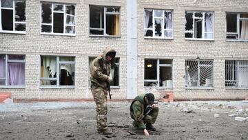 Un colegio con las ventanas rotas en Donetsk.
