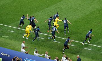 Los de Deschamps se proclaman campeones del Mundo tras vencer en la final con goles de Mandzukic, en propia, Griezmann, Pogba y Mbappé.