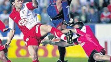 <b>PELIGRO CONSTANTE. </b>Maniche marcó dos goles y pisó el área sin cesar, como en esta ocasión que desbarataron entre Zé María y Molina.