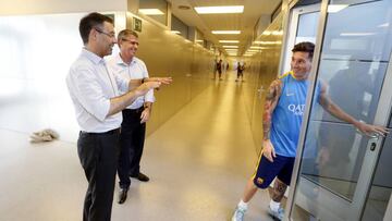 03/08/15 PRETEMPORADA 2015 - 2016
BARCELONA ENTRENAMIENTO
VISITA DE BARTOMEU DIRECTIVA
LEO MESSI
PUBLICADA 13/11/15 NA MA22 3COL