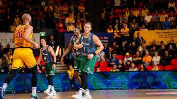 Osetkowski, durante el Filou Oostende - Unicaja Baloncesto de la BCL 2024-25.