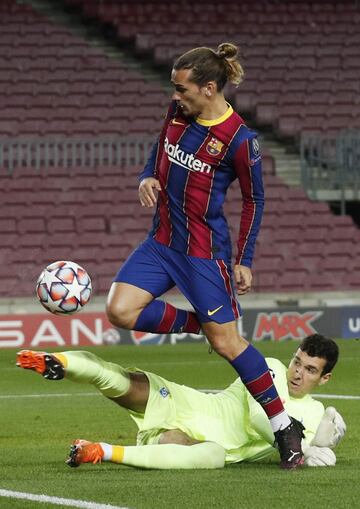 Antoine Griezmann y Ruslan Neshcheret.