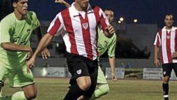 <b>DECISIVO. </b>Aritz Aduriz marcó el gol de la victoria ante el Ayamonte, equipo de la Tercera División de Andalucía.