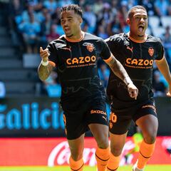 El regreso de Kluivert hace sonreír al Valencia