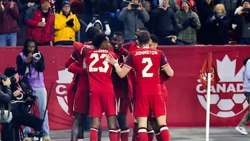 La Selección de Canadá celebra un gol de Jonathan David frente a Suriname en el BMO Field de Toronto.