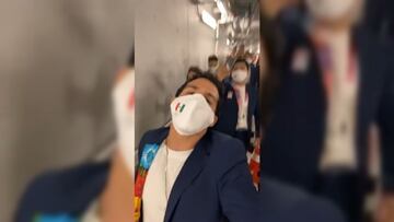 ¡Se te pondrá la piel chinita! La delegación mexicana entró a la apertura cantando Cielito Lindo