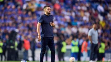 Martin Anselmi head coach of Cruz Azul during the Quarterfinals second leg match between Cruz Azul and Pumas UNAM as part of the Torneo Clausura 2024 Liga BBVA MX at Ciudad de los Deportes Stadium on May 12, 2024 in Mexico City, Mexico.