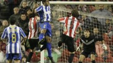 <b>APURADO.</b> El equipo gallego logró al final un empate ante el Athletic que le permite un respiro en la competición.