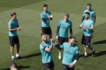 Casilla, Sergio Ramos, Kroos, Isco, Nacho, Asensio y Llorente. 