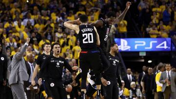 OAKLAND, CALIFORNIA - APRIL 15: Landry Shamet #20 of the LA Clippers is congratulated by Patrick Beverley #21 after he made a basket to put the Clippers ahead of the Golden State Warriors in the final minute during Game Two of the first round of the 2019 NBA Western Conference Playoffs at ORACLE Arena on April 15, 2019 in Oakland, California. NOTE TO USER: User expressly acknowledges and agrees that, by downloading and or using this photograph, User is consenting to the terms and conditions of the Getty Images License Agreement. Ezra Shaw/Getty Images/AFP
== FOR NEWSPAPERS, INTERNET, TELCOS & TELEVISION USE ONLY ==