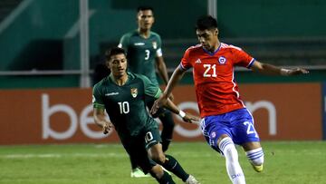 Futbol, Chile vs Bolivia.
Fase de grupos, Sudamericano Sub 20.
El jugador de la seleccion Chilena sub 20 Darío Osorio juega el balón contra Bolivia durante el partido del grupo B del campeonato sudamericano sub 20 realizado en el estadio Deportivo Cali de Cali, Colombia.
24/01/2023
Santiago Cortes/Photosport
Football, Chile vs Bolivia.
2023 Sudamerican U 20 Championship.
Chile's player Darío Osorio play the ball against Uruguay during the group B match of the Sudamericano under 20 championship held at the Deportivo Cali stadium in Cali, Colombia.
24/01/2023
Santiago Cortes/Photosport