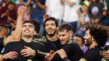 INGLEWOOD (United States), 24/03/2025.- Raul Jimenez of Mexico (C) is greeted by teammates after scoring during the first half of the CONCACAF Nations League Finals soccer match between Mexico and Panama in Inglewood, California, USA, 23 March 2025. EFE/EPA/CAROLINE BREHMAN