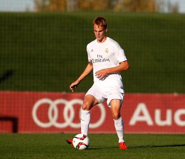 El Friburgo de la Bundesliga fichó al defensa central del Real Madrid Philipp Lienhart desembolsando 2 millones de euros por el jugador para la temporada 2018-19.