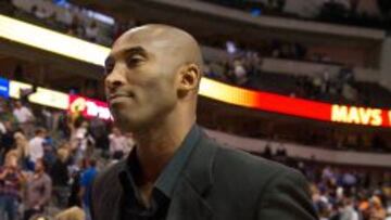 Kobe Bryant , durante un partido con los Lakers que vio desde el banquillo.