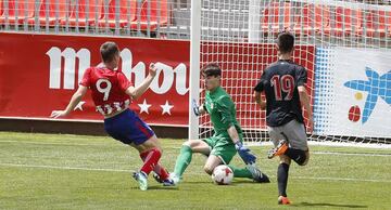 Borja Garcés anota el segundo gol.