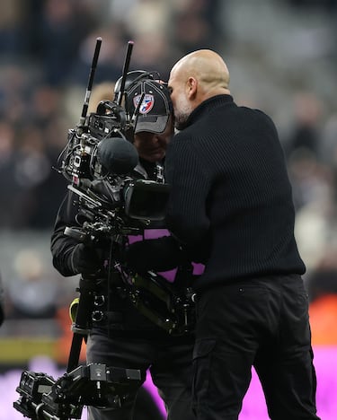 El enfado de Guardiola vino por el resultado final del encuentro y por algunas decisiones arbitrales polémicas durante el partido.