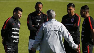 Beausejour emplaza a sus compañeros de la Roja: "Hay que definirse, tomar partido por algo"