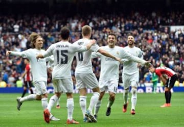 Toni Kroos made it 3-1, shooting on the turn, just moments before the half-time whistle.