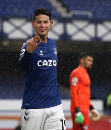 Ritmo frenético del Everton en la Premier League. El conjunto de Ancelotti sigue con rendimiento perfecto y en esta ocasión doblegó al Brighton en Goodison Park con doblete de James Rodríguez y otra anotación de Yerry Mina.