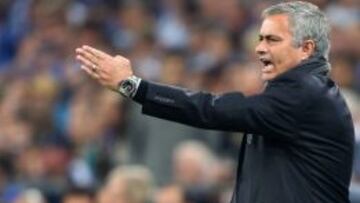 Mourinho da instrucciones.