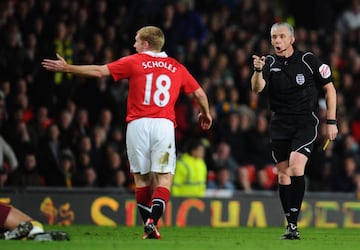 Paul Scholes featured in 124 Champions League games for Manchester United, receiving 36 cards. Like Alonso, they were all yellow and twice brought about dismissals for two bookings.