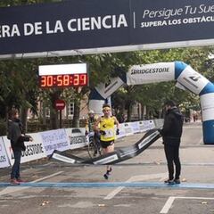 Salinero se venga de Ait Hadi y repite en la Carrera de la Ciencia