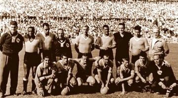 En la década de los 50, el conjunto charrúa era de los rivales a vencer, no por nada fue campeón de Brasil 1950, pero aun así sorprendió la alarmante ventaja de siete anotaciones que le sacó a Escocia en la Fase de Grupos.
