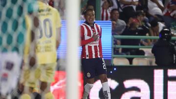 Yael Padilla celebra su gol ante León. Fotografía: Twitter de Chivas.