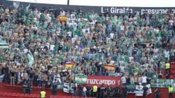 Grada de aficionados del Betis.