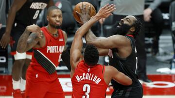 Harden sale de la cuarentena con 44+17 y una derrota tras pr車rroga