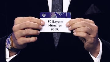 Soccer Football - UEFA Champions League Draw - Grimaldi Forum, Monaco - August 28, 2025 Former footballer Zlatan Ibrahimovic draws Bayern Munich REUTERS/Stephane Mahe