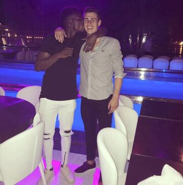 Kepa Arrizabalaga e Iñaki Williams son muy buenos amigos desde que coincidieron en las categorías inferiores del Athletic. Con frecuencia se van juntos de vacaciones con sus parejas.