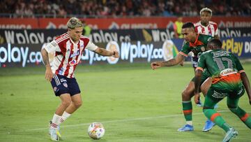 Juan Fernando Quintero durante un partido con Junior de Barranquilla en Liga BetPlay.