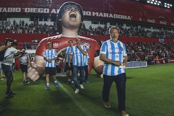 El Argentinos Junior homenajeó a Maradona el día que hubiera cumplido 61 años (30 de octubre), junto a su familia. 
 