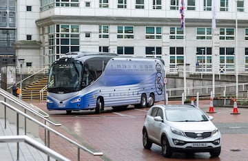 El autobs del Real Madrid llegando al hotel de concentracin en Manchester. 