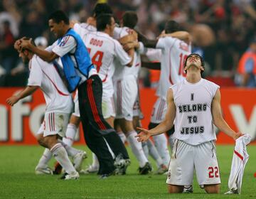 En mayo de 2007 el jugador brasileño ganó su primera Champions League tras ganar 2-1 en la final al Liverpool. 