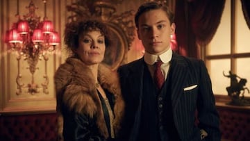 La emotiva despedida de Finn Cole a Helen McCrory, su madre en la ficción de los 'Peaky Blinders'