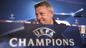 MADRID, SPAIN - APRIL 11:  Head coach Craig Shakespeare of Leicester City attends a press conference ahead of the UEFA Champions League Quarter Final First leg match between Club Atletico de Madrid and Leicester City at Estadio Vicente Calderon on April 11, 2017 in Madrid, Spain.  (Photo by Gonzalo Arroyo Moreno/Getty Images)