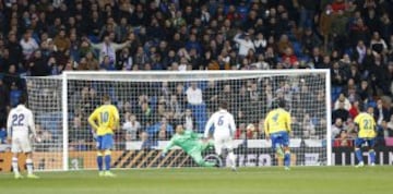 1-2. Jonathan Viera marcó el segundo gol de penalti.