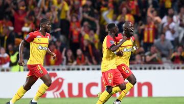 04 Kevin DANSO (rcl) - 08 Seko FOFANA (rcl) during the Ligue 1 Uber Eats match between Lens and Rennes at Stade Bollaert-Delelis on August 27, 2022 in Lens, France. (Photo by Philippe Lecoeur/FEP/Icon Sport via Getty Images) - Photo by Icon sport