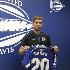 EL Alavés presenta a Brasanac